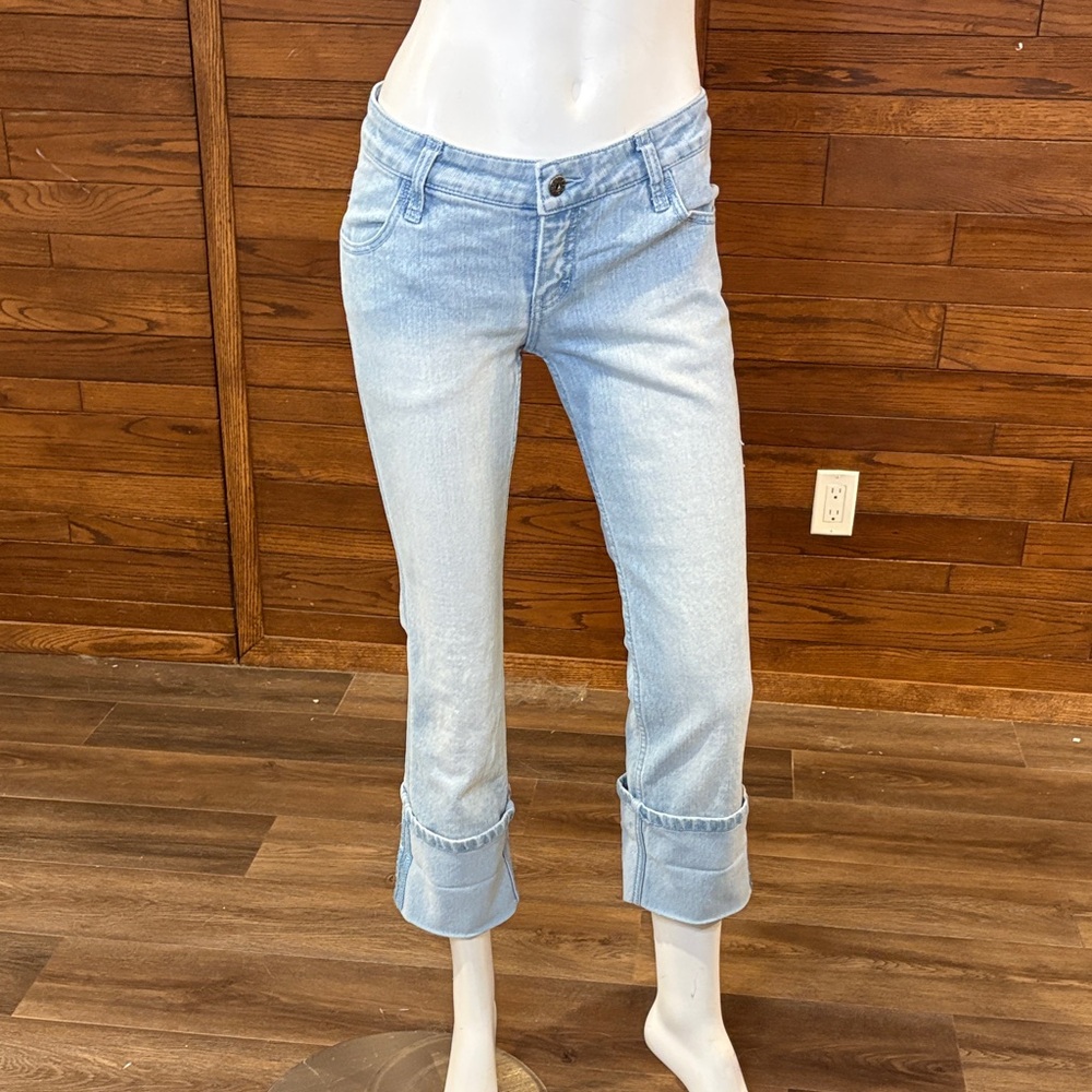 Stylish Light Blue Cropped Women's Jeans